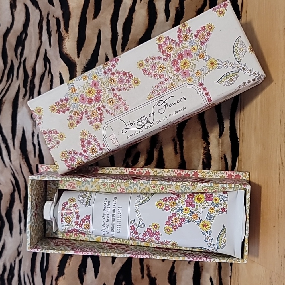 Library of Flowers Handcreme